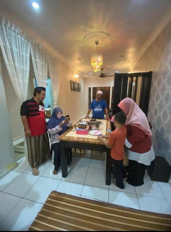 Damai Homestay *