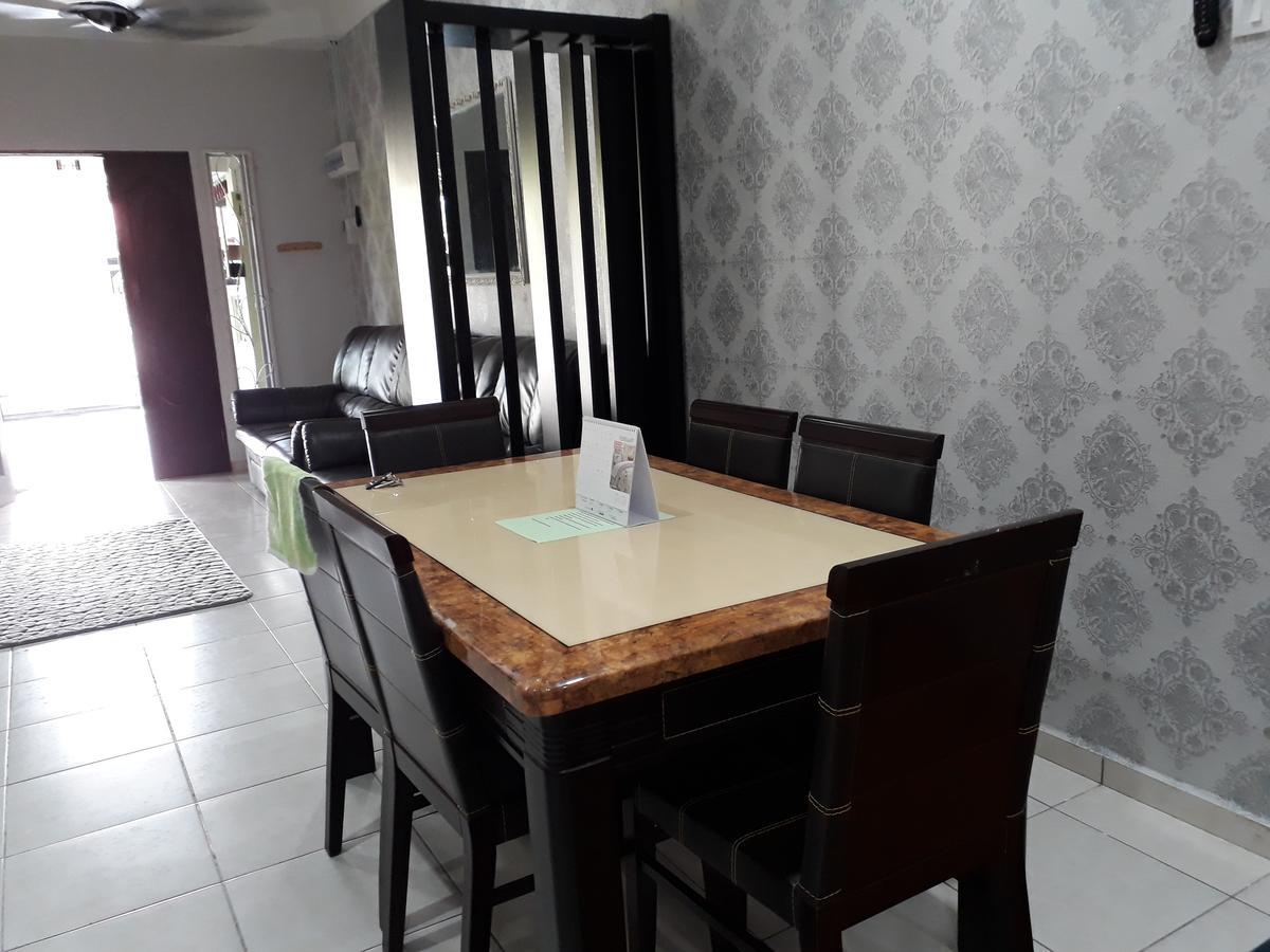 Damai Homestay *